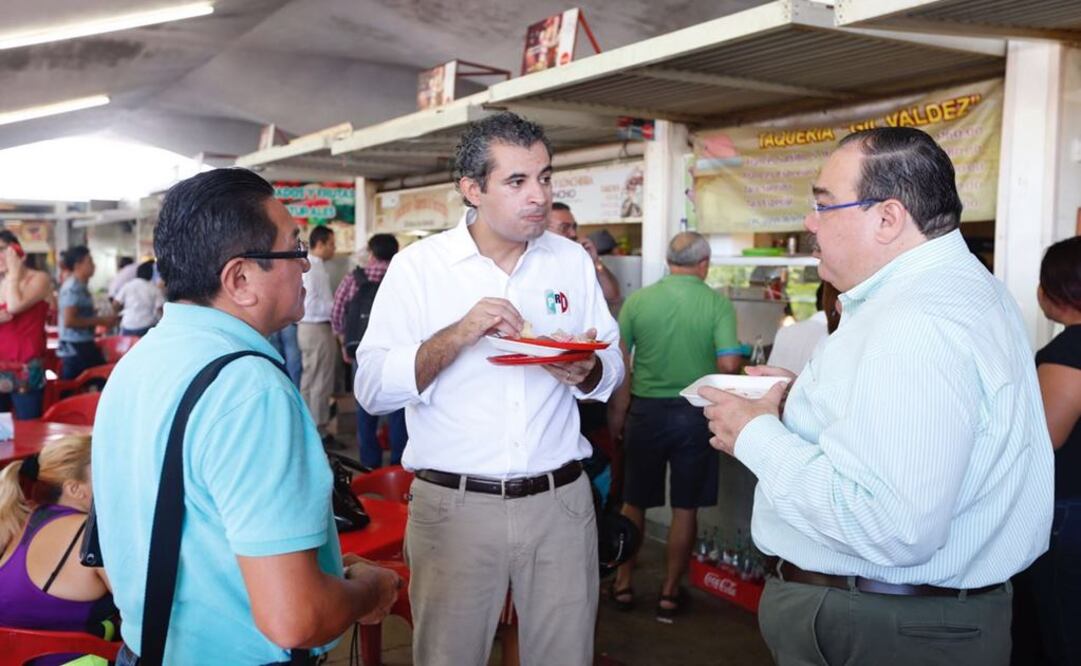 Ochoa Reza agarra el taco