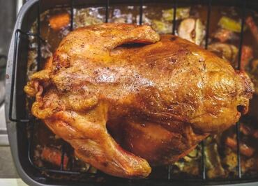 Qué pasa si comes el pollo con pellejo o piel