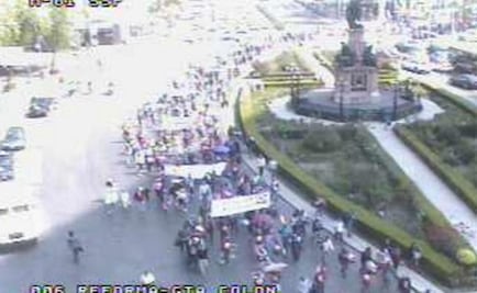 Manifestantes complican la circulación en Reforma 