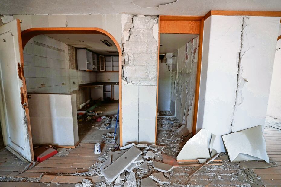 En el lugar se siguen viendo los estragos que dejó el sismo de 2017: vidrios rotos, puertas y baños desechos, acabados en el suelo. Foto: Diego Simón/El Univsersal