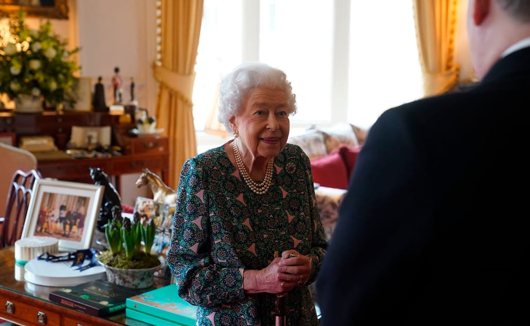 Isabel II recibió al mediodía al general de división Eldon Millar, encargado del enlace entre la reina y las fuerzas armadas. Foto: AP