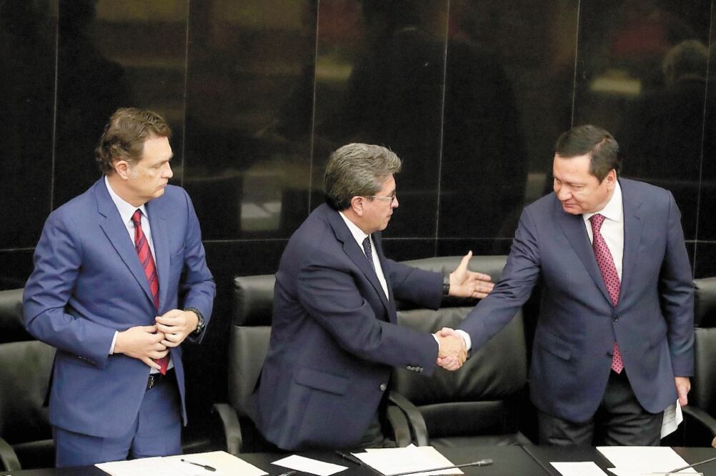 El coordinador de Morena, Ricardo Monreal Ávila (centro), informó que la revocación de mandato salió de manera definitiva de la agenda legislativa. Foto: DIEGO SIMÓN. EL UNIVERSAL