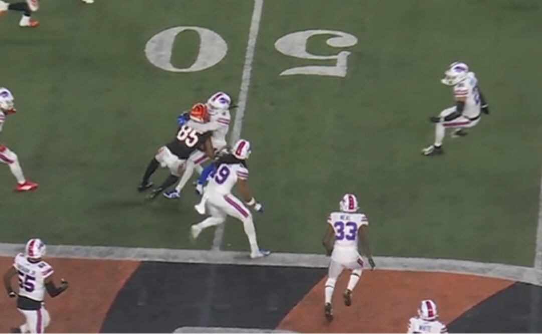 Damar Hamlin recibe el impacto / Foto: Especiales