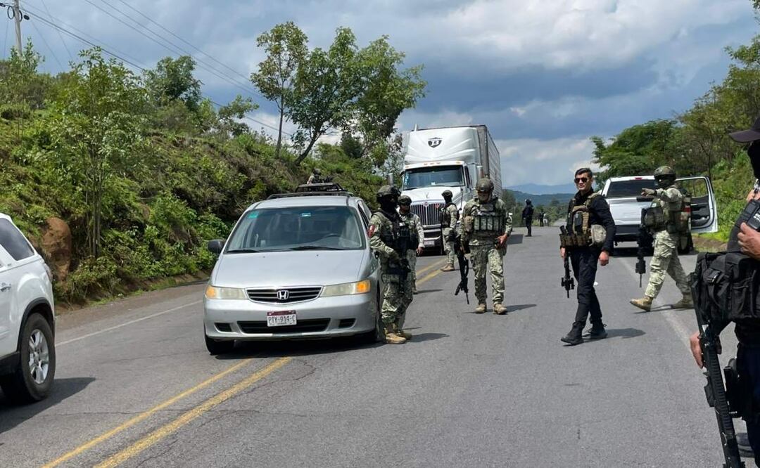 El ataque del CJNG contra policías municipales de Tangamandapio, Michoacán ocurrió sobre la carretera Jacona-Los Reyes (08/07/2025). Foto: Especial