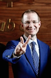 Candidato del PAN pide reforma fiscal y subir el salario mínimo