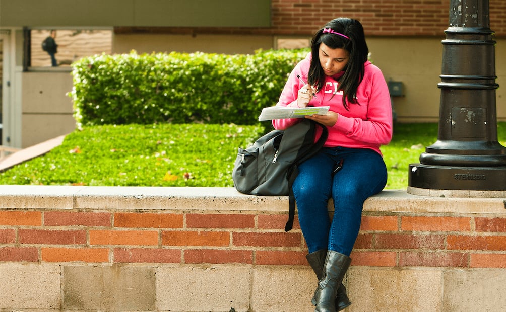 El certamen de Banco Azteca busca la participación de estudiantes en carreras administrativas-económicas. Foto: iStock
