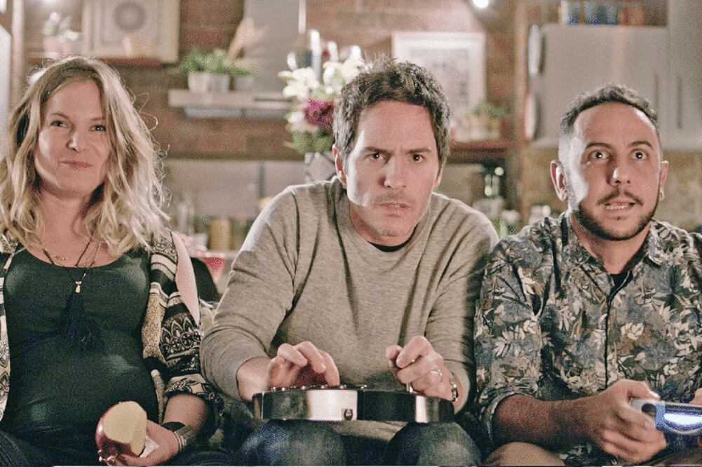 Hazlo como hombre, comedia con Aisslin Derbez y Mauricio Ochmann, alcanzó 4.3 millones de espectadores (CORTESÍA)