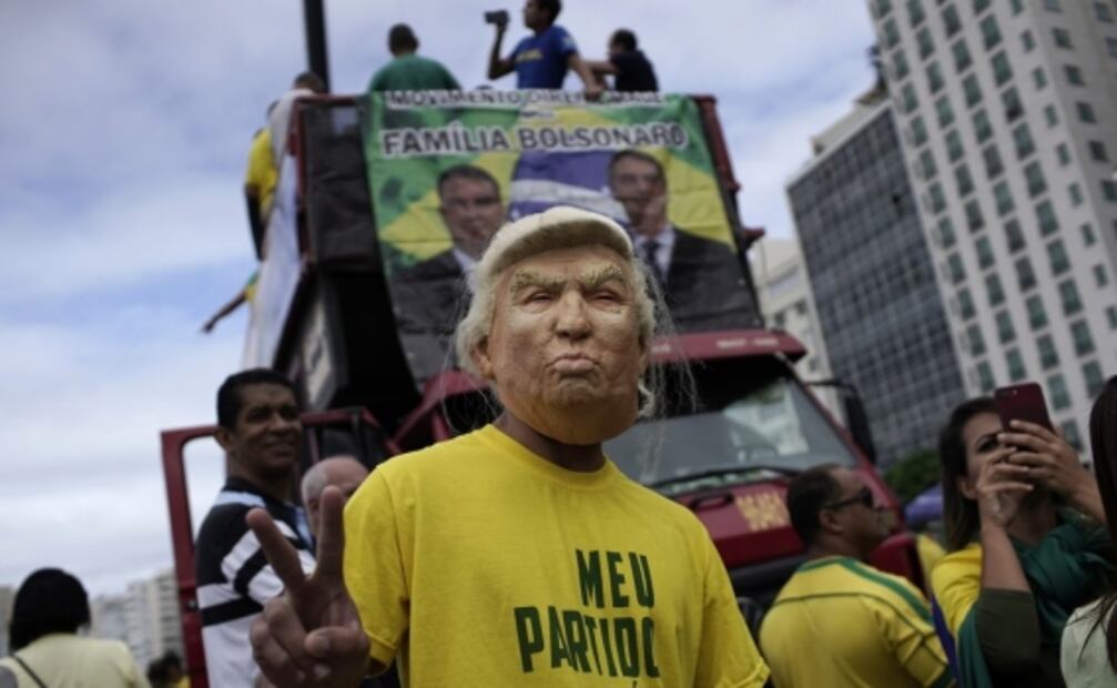 Brasileños se movilizan en varias ciudades a favor de Bolsonaro 