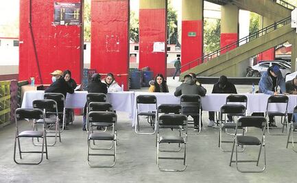 Aficionados a la fiesta taurina recaban firmas