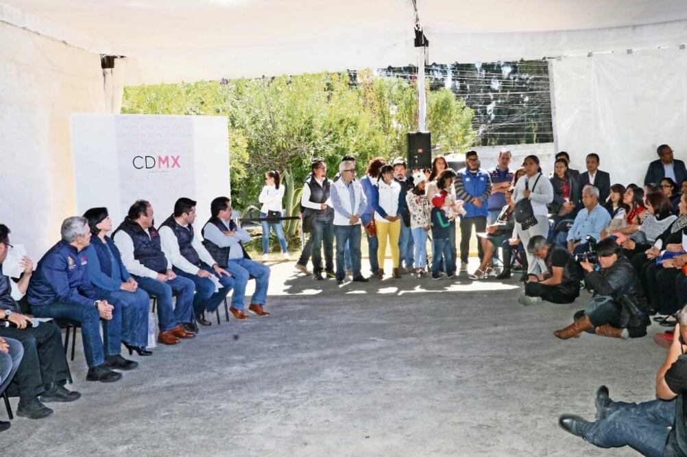 El mandatario capitalino se reunió, ayer por la tarde, con las familias afectadas, quienes pidieron atención puntual en la justicia, claridad de parte de las autoridades investigadoras y comunicación entre ellas.