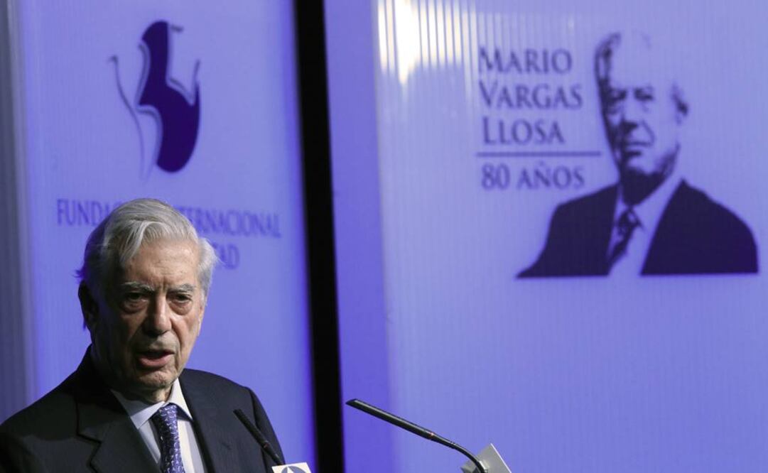 El Nobel emitió un mensaje ante expresidentes, representantes políticos, culturales, creadores, diplomáticos y periodistas. FOTO: EFE