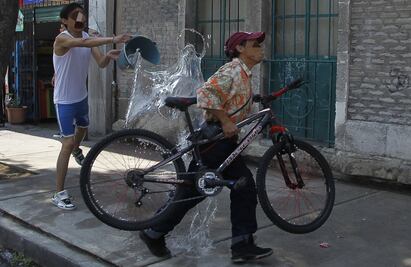 Suman 87 personas detenidas por desperdiciar agua en la CDMX