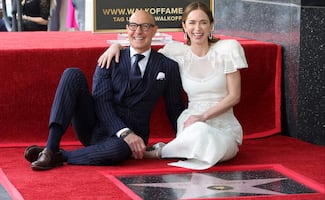 Los actores Emily Blunt y Stanley Tucci reciben estrella en el Paseo de la Fama de Hollywood