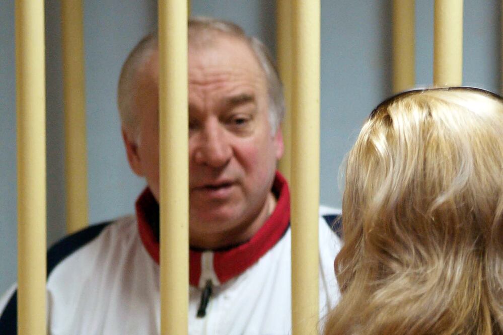 El exespía ruso Skripal sale de estado crítico y "mejora rápidamente"