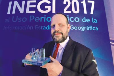 Columnista de EL UNIVERSAL recibe Premio Inegi 2017  
