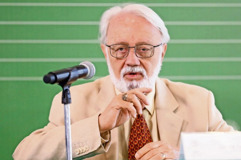 Javier Olmedo Badía, vocero de la Comisión Metropolitana de Instituciones Públicas de Educación Media Superior dijo que los exámenes que aplica la UNAM y el Ceneval son técnicamente equivalentes en el grado de dificultad. (LUCÍA GODÍNEZ. EL UNIVERSAL)