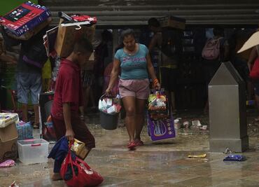 "No están solos": AMLO llama a que no haya saqueos en Acapulco tras afectaciones por huracán "Otis"
