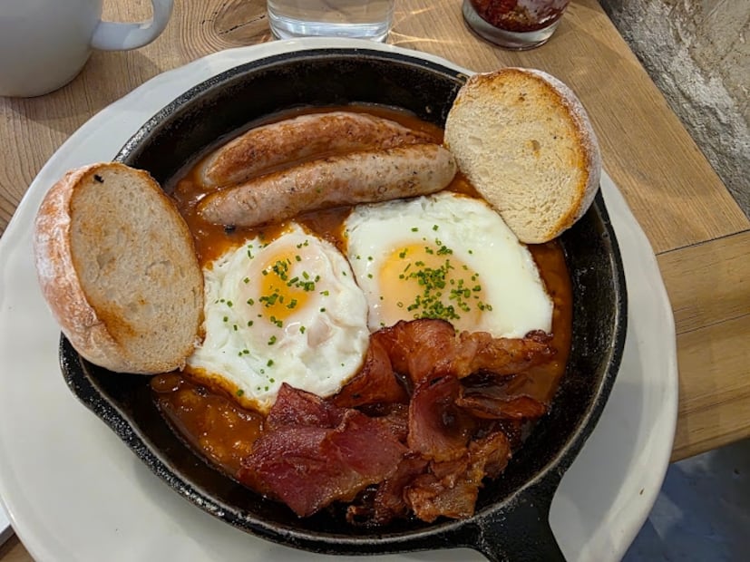 Aquí podrás disfrutar del desayuno inglés clásico. Foto: Café El olvidado