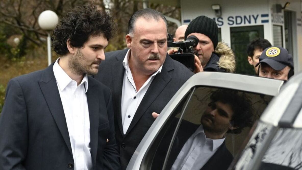 Fundador de FTX sale en libertad condicional con una fianza de 250 mdd