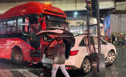 Choque entre Metrobús y camioneta deja 6 lesionados en Iztacalco