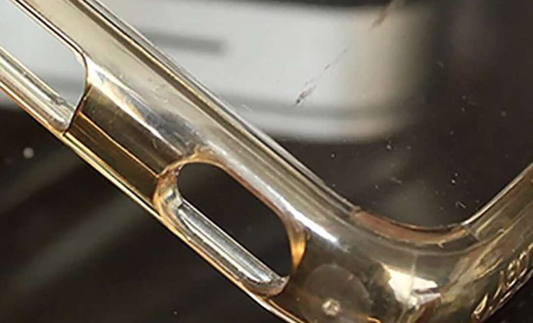 Existen algunas soluciones que te ayudarán a limpiar tu carcasa transparente para que esta quede como nueva