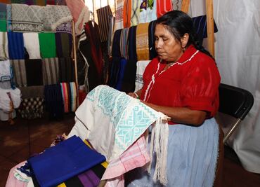 “Tápame con tu rebozo” cobija a artesanos de 16 estados