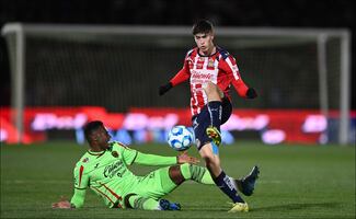 Resultado: Chivas persevera y vence sobre el final a los Bravos de Juárez; Guadalajara es líder del torneo