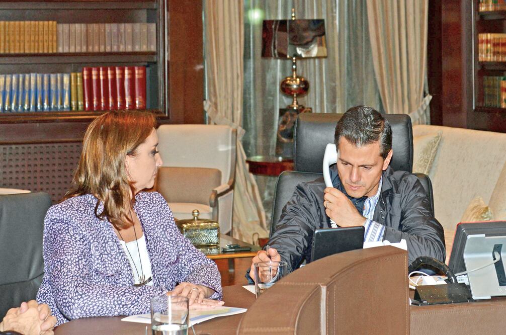 La madrugada del domingo, el Presidente y la secretaria de Relaciones Exteriores, Claudia Ruiz Massieu celebraron una reunión de emergencia (ESPECIAL)