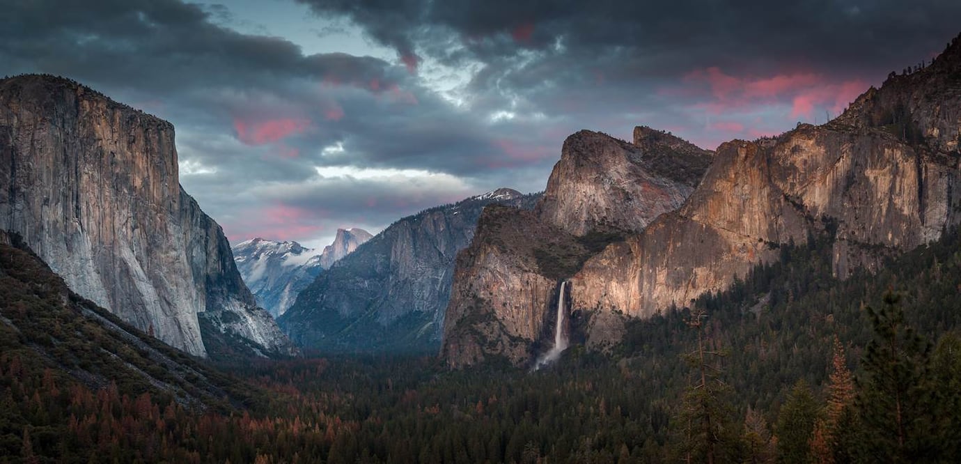 En Yosemite puedes conocer sus centenarias secuoyas y admirar más de una docena de cataratas. (Foto: Istock)