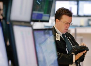 Degradan a Brasil; el peso baila al ritmo de samba