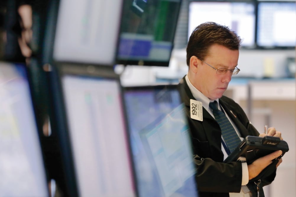 Degradan a Brasil; el peso baila al ritmo de samba