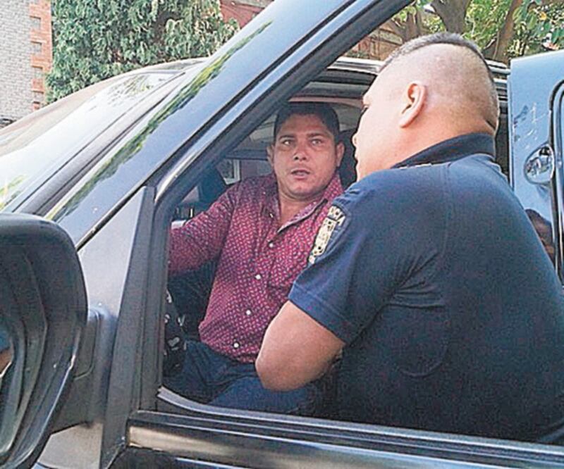 Mario Espinoza fue detenido tras un percance vial y liberado de inmediato; al ser revisado, policías le encontraron un sobre con polvo blanco. Foto: ARCHIVO EL UNIVERSAL