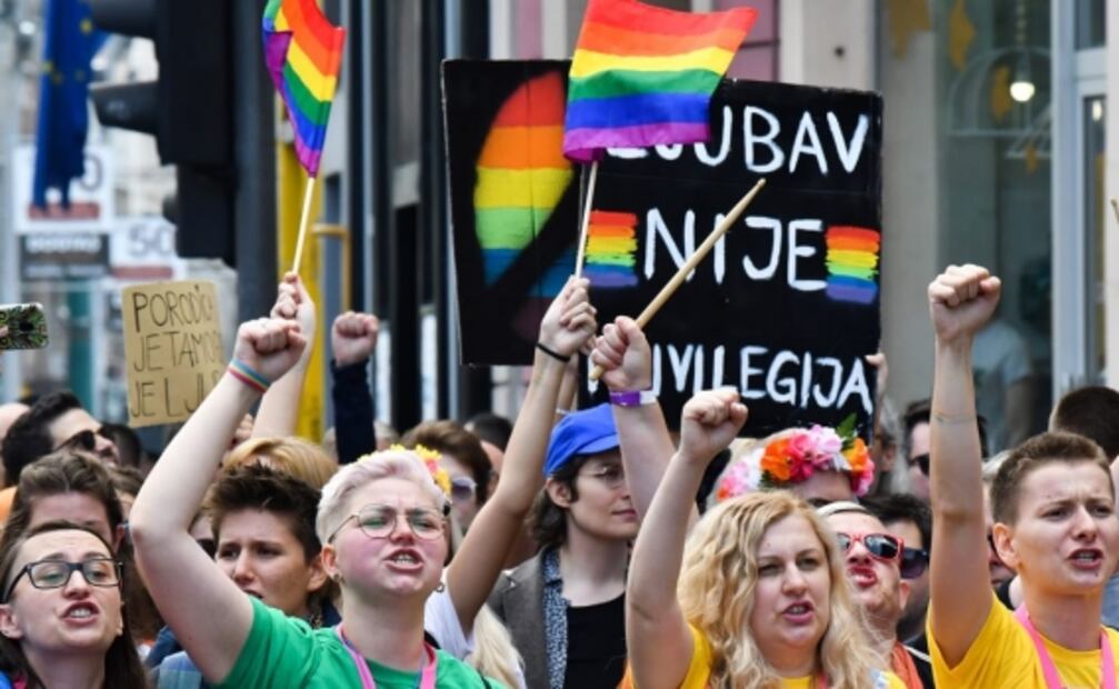 Más de 2 mil personas participan en primera marcha del Orgullo Gay en Sarajevo