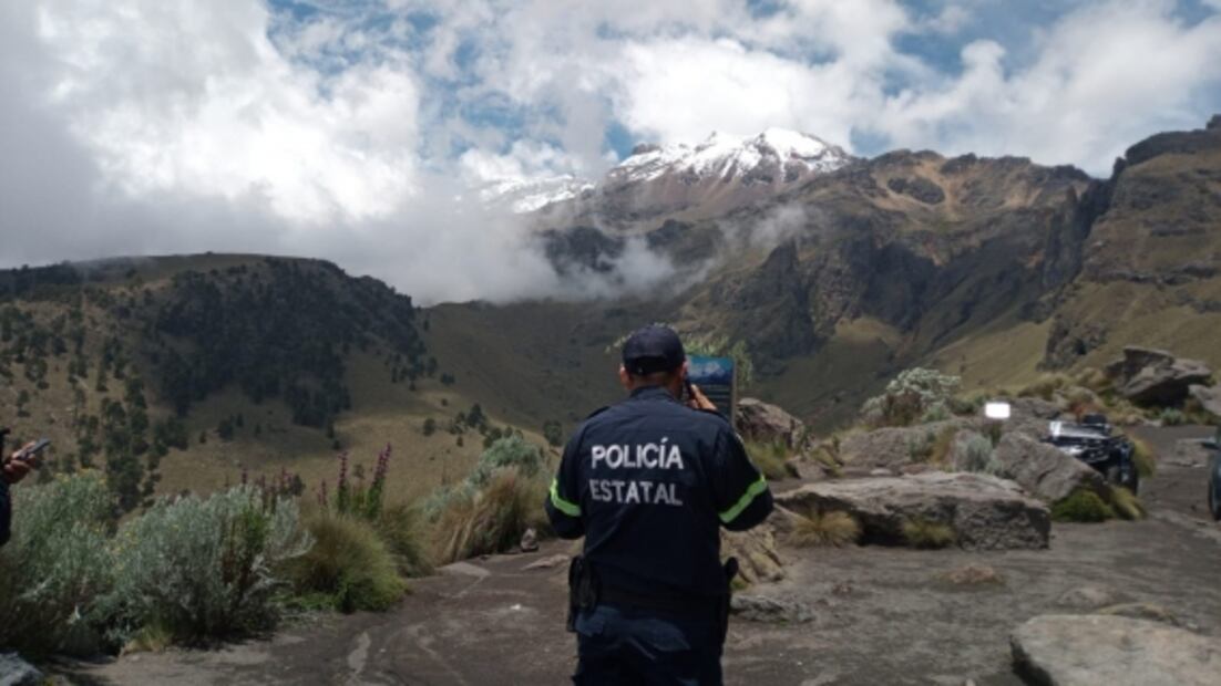 Tras 12 horas de búsqueda, rescatan a alpinistas en zona boscosa del Iztaccíhuatl