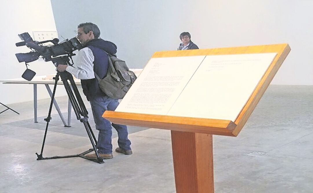 Atril en la muestra de Magid. (ESPECIAL)