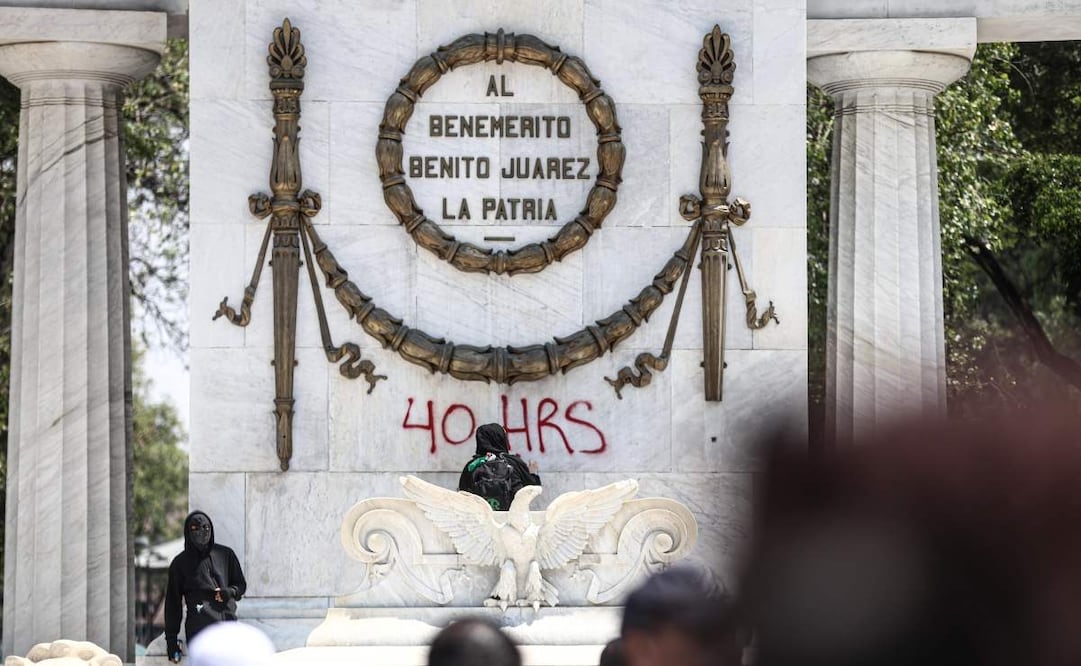 Colectivo Por las 40 Horas se manifiesta sobre avenida Juárez para exigir reducción a la jornada laboral. Foto: Gabriel Pano/ EL UNIVERSAL