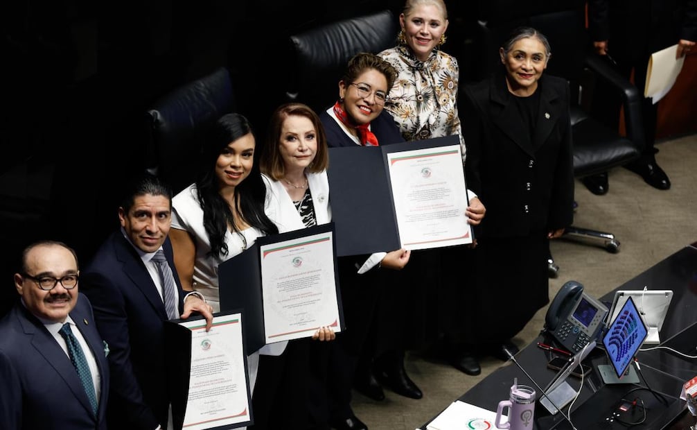 Aspectos de la sesión ordinaria en el pleno del Senado de la República, donde hoy se discutió un proyecto de decreto en materia de feminicidio, así mismo el Senado avaló a Amalia Ortiz Armendiz como jueza federal, y a Yolanda Romero Vazquez y Alejandro Perea Ramirez como magistrados de circuito. Foto: Diego Simón Sánchez / EL UNIVERSAL