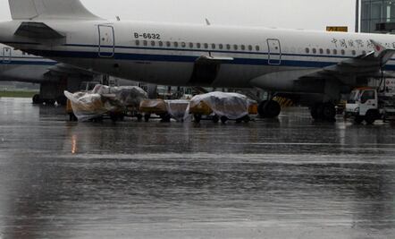 Suspende AICM aterrizajes y despegues por fuerte lluvia
