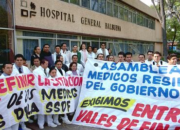 Residentes del IMSS acusan falta de pagos