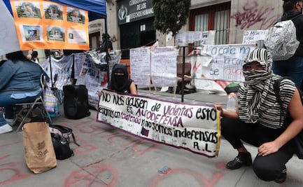Segob pide a feministas instaladas afuera de CNDH entablar diálogo