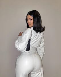 Kylie Jenner impacta con foto en brasier