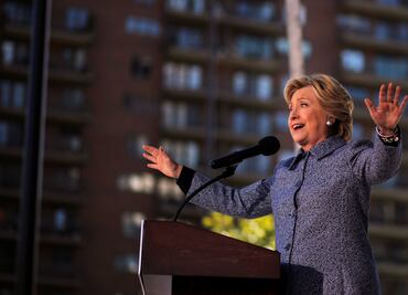 Hillary Clinton repunta en cinco estados clave