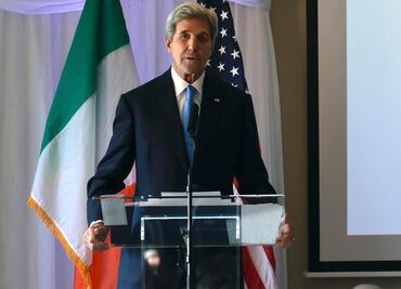 John Kerry niega colaborar con FBI en investigación sobre Clinton