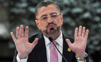 Costa Rica cierra embajada en La Habana; pide a Cuba reducir su personal diplomático