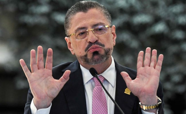 Costa Rica cierra embajada en La Habana; pide a Cuba reducir su personal diplomático