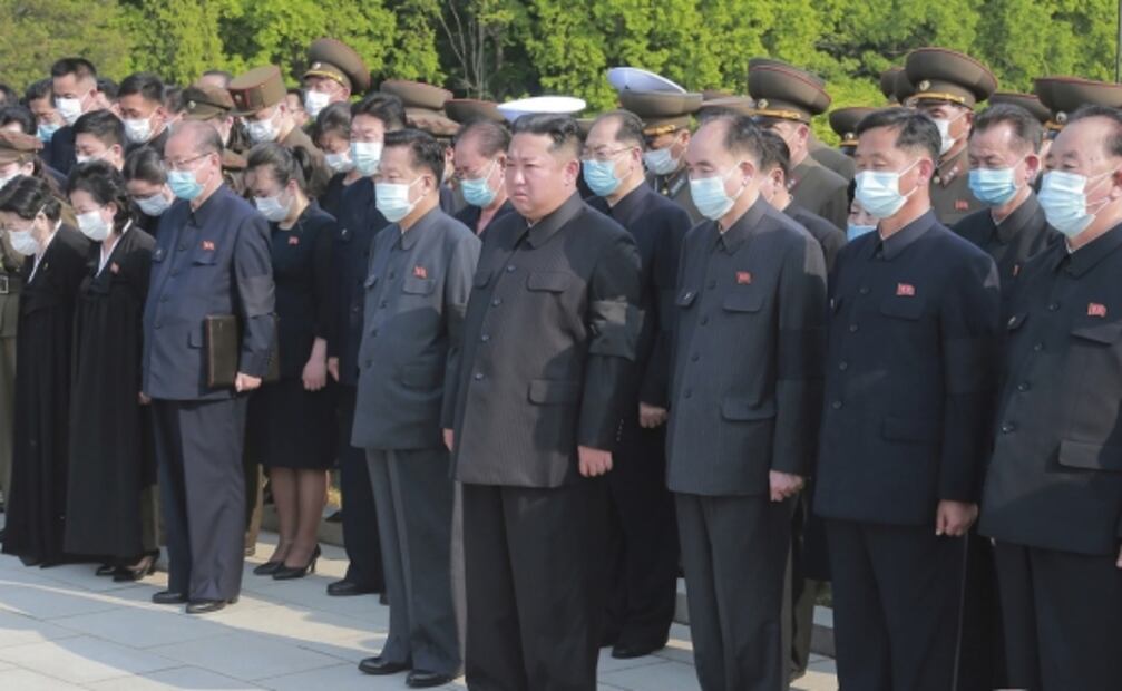 Kim Jong-un asiste a funeral de Estado sin cubrebocas mientras casos de Covid-19 golpean Corea del Norte