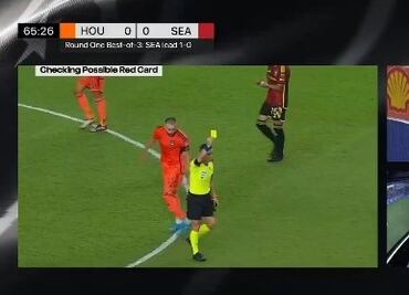 Expulsan a Héctor Herrera por escupir al árbitro en la MLS