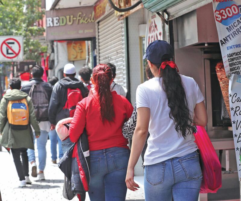 Las mujeres en México sufren agresiones tanto en el espacio público como en el privado, así como en el entorno familiar, explican especialistas. ARCHIVO EL UNIVERSAL