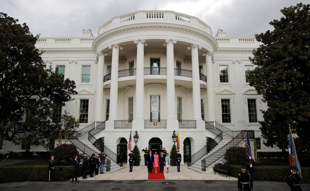 Donald Trump y su esposa Melania, junto con el presidente de colombia, Iván Duque, frente a la Casa Blanca  (Foto: Reuters)