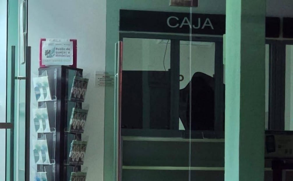 Personas ingresan a Banco del Bienestar en Hidalgo (18/12/2025). Foto: Especial